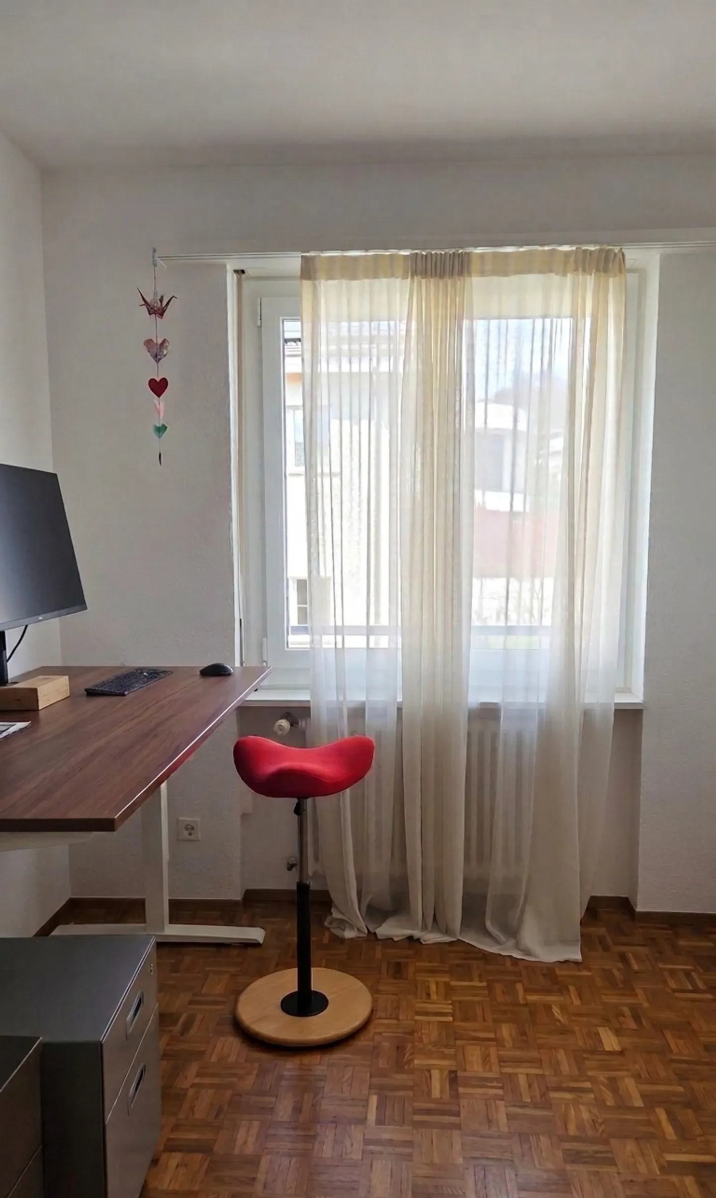 Spacious 5-room apartment with panoramic views in Comano - Photo 5 of 6