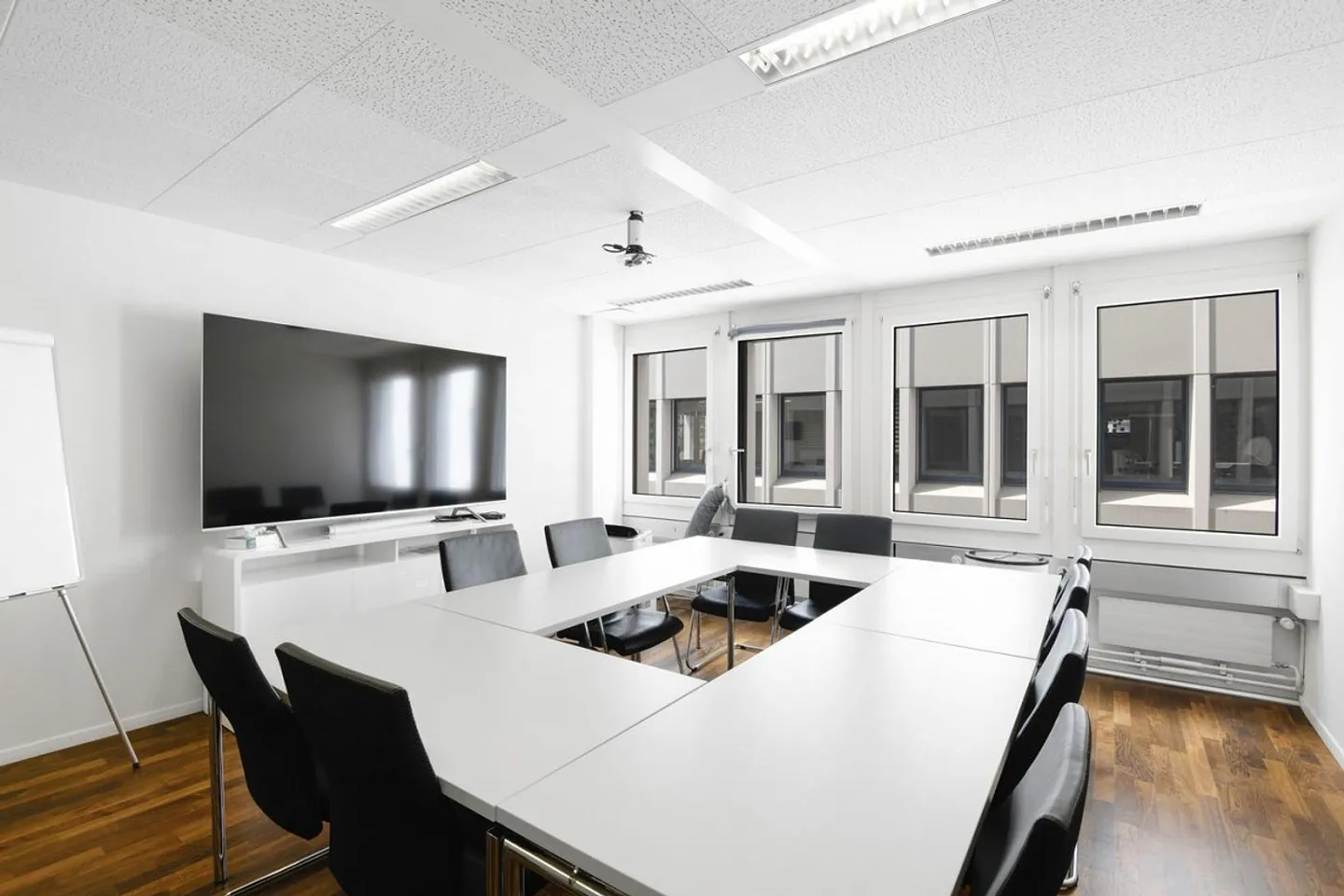 Connection to public transport and road network: 698 m2 developed office space - Photo 6 of 9