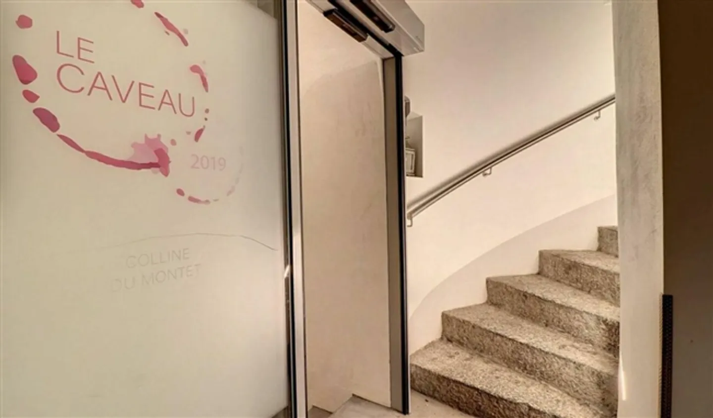 Residential and Commercial Building in Bex - Photo 12 of 20