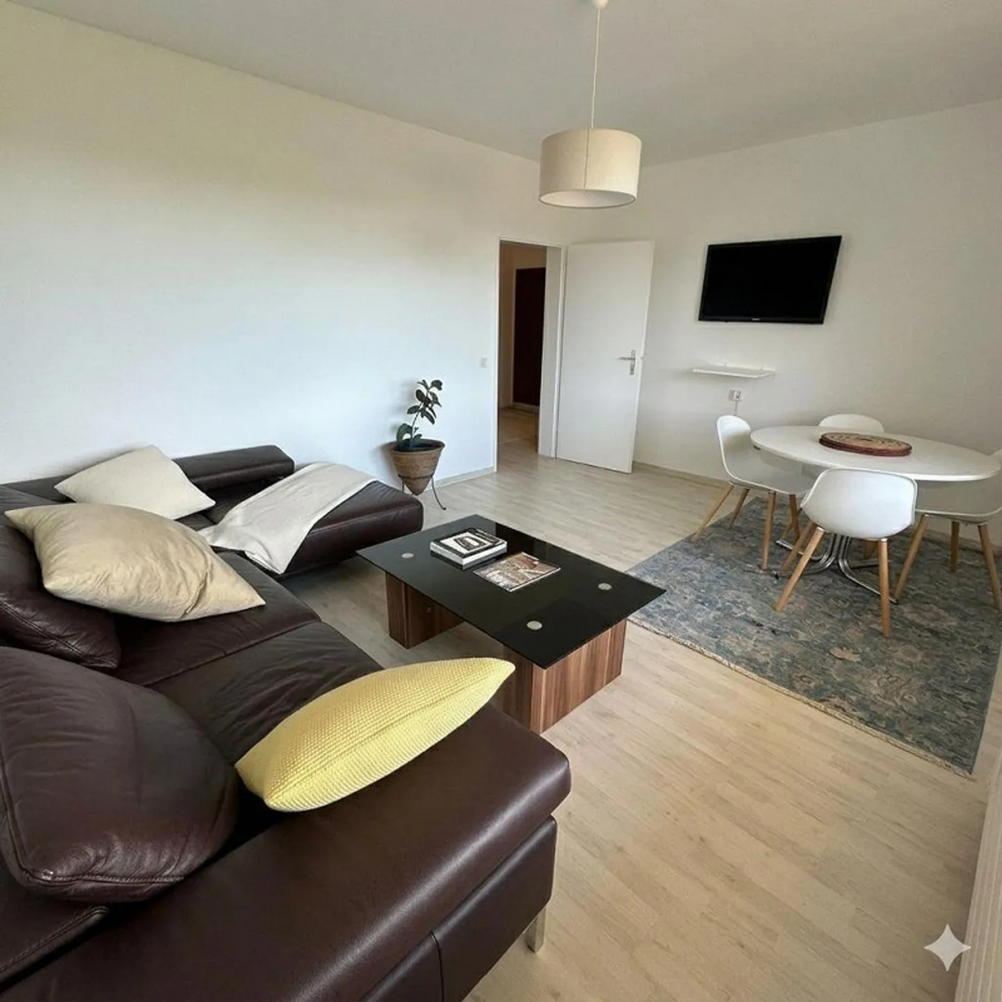 Appartamento luminoso e ristrutturato con 2 stanze, balcone e vista - Foto 14 di 14