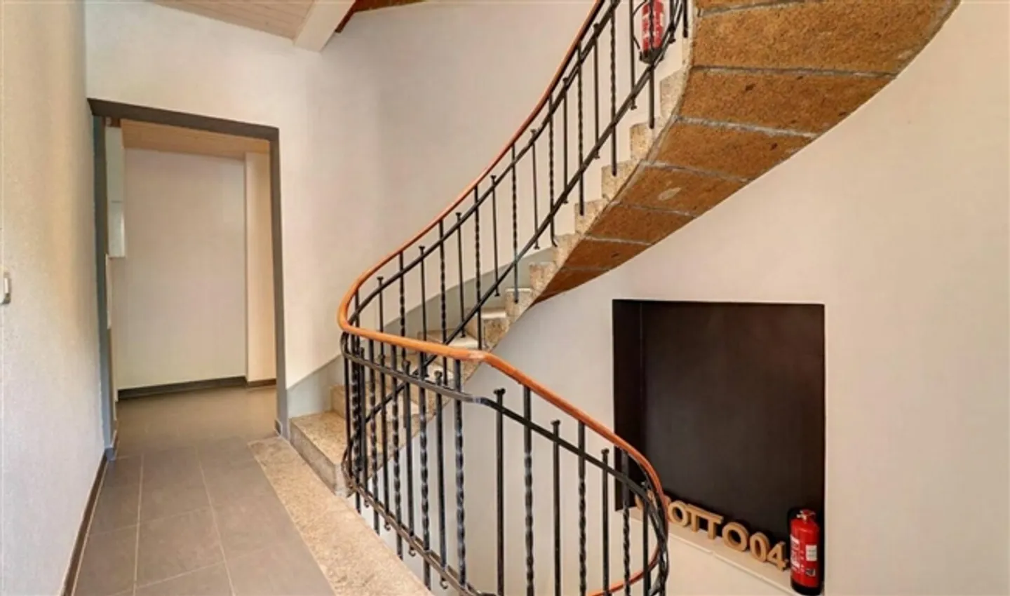 Residential and Commercial Building in Bex - Photo 16 of 20