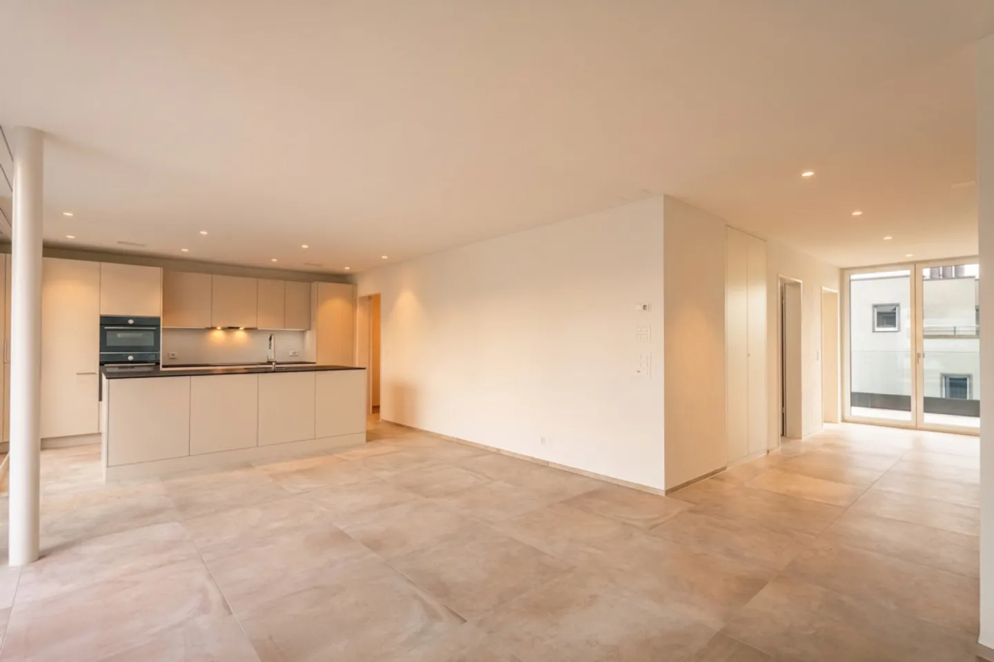 Attic first occupancy in Wil SG. Light, space and two terraces at the highest level - Photo 2 of 6