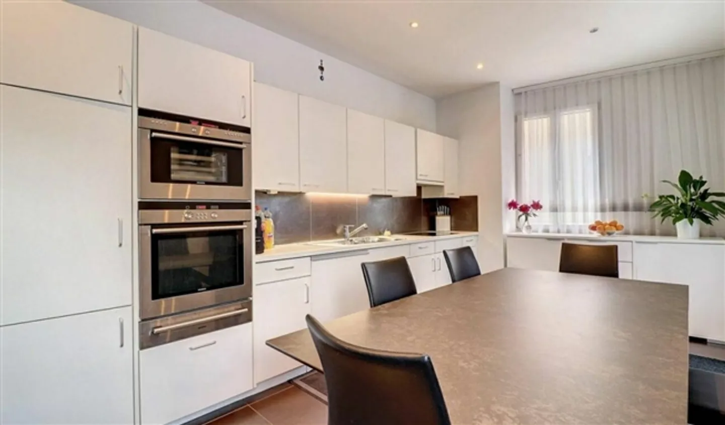 Residential and Commercial Building in Bex - Photo 19 of 20