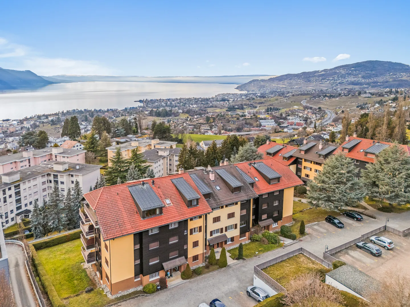 Geräumige Wohnung mit Seeblick - Foto 1 von 14