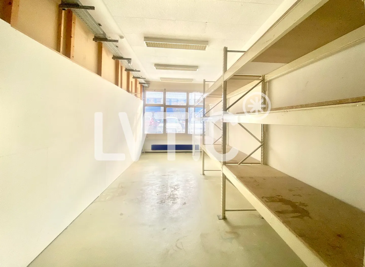 Atelier, dépôt, locaux de 395 m2 divisibles à louer à Ecublens - Photo 8 sur 10