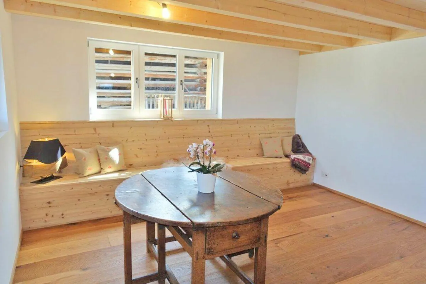 4.5-Zimmer-Wohnung Nr. 2 in einem historischen Zweifamilienhaus in Luven - Foto 2 von 6
