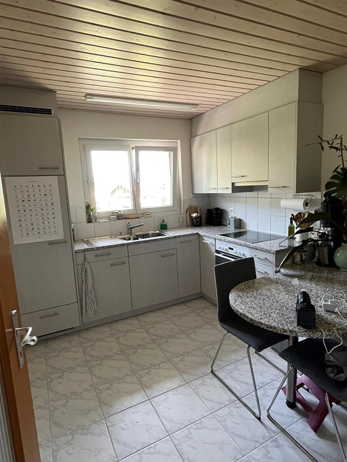 Helle 2.5-Zimmer-Wohnung mit Balkon - Foto 3 von 9