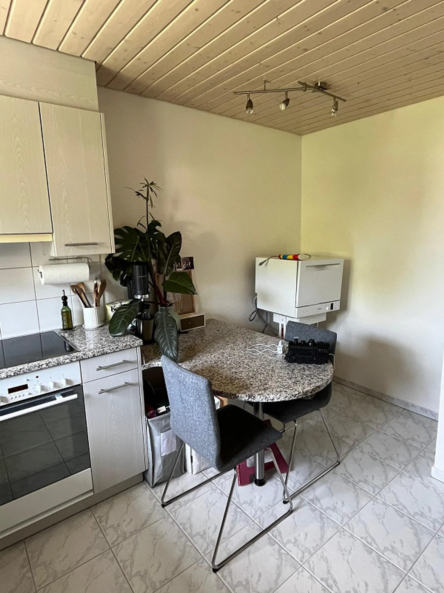 Helle 2.5-Zimmer-Wohnung mit Balkon - Foto 4 von 9