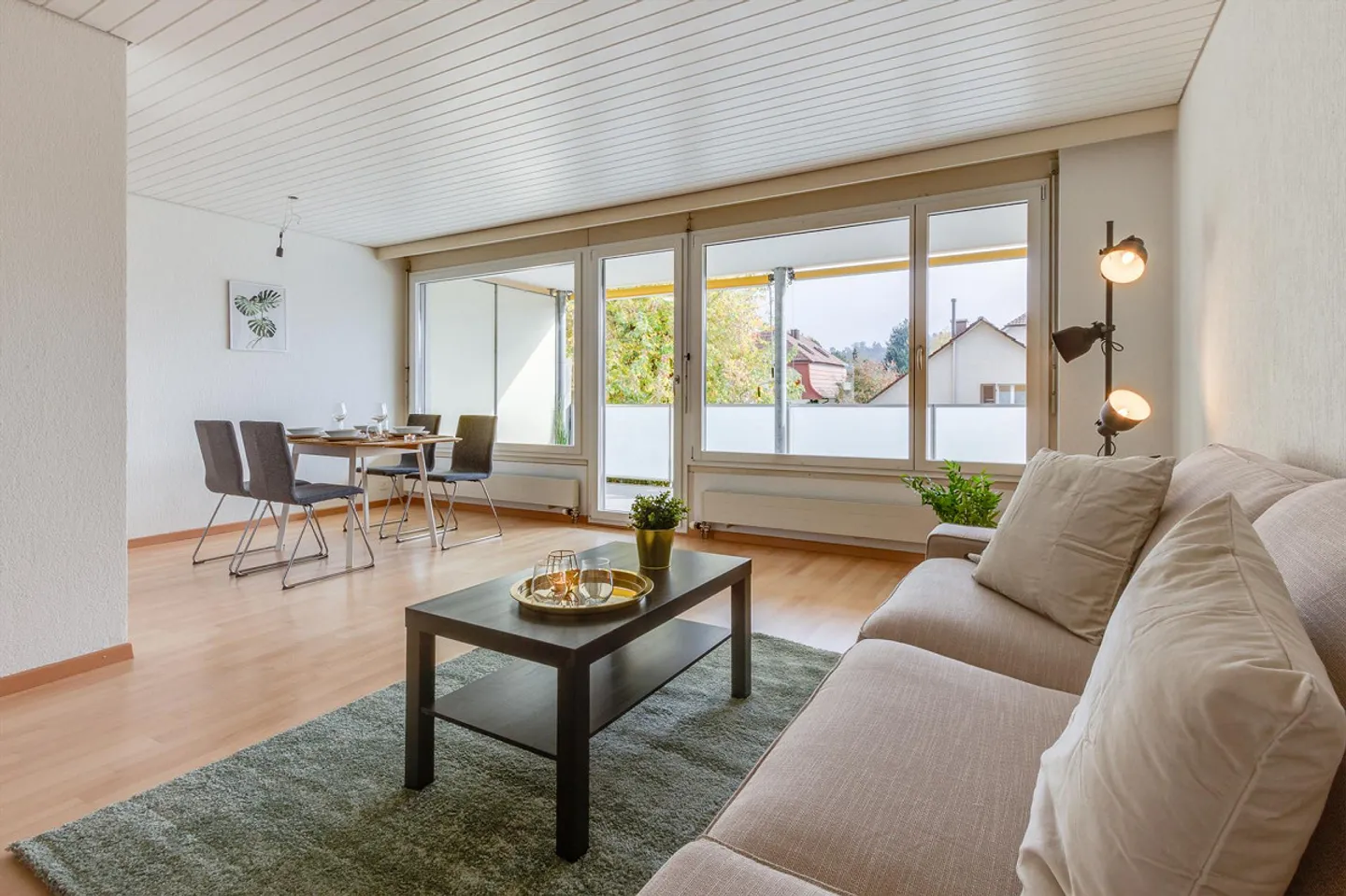 Geniessen Sie sonnige Momente auf dem Balkon! - Foto 2 von 9