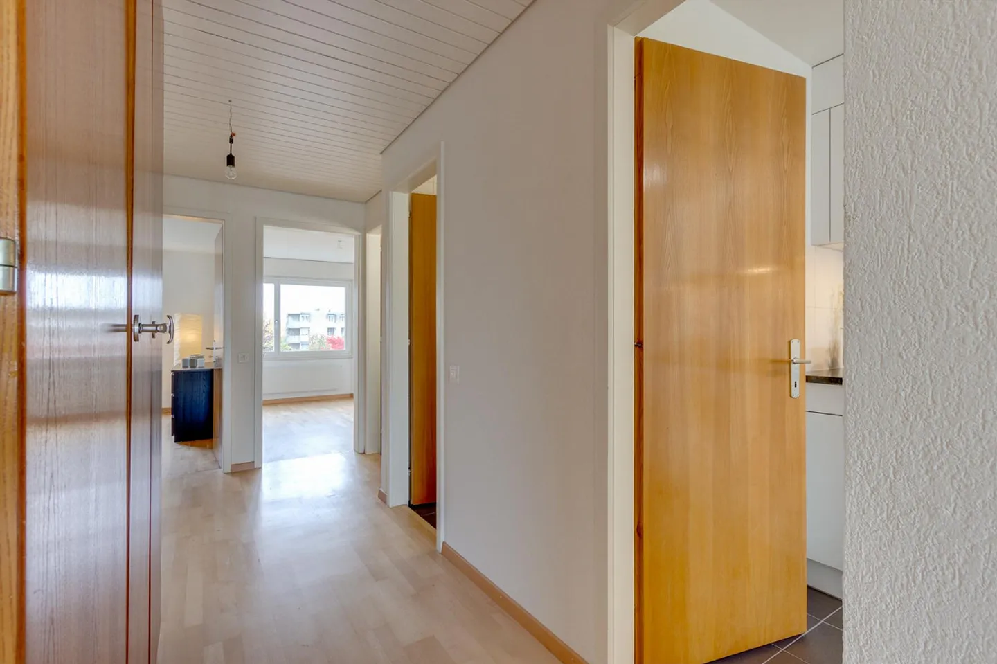 Geniessen Sie sonnige Momente auf dem Balkon! - Foto 7 von 9