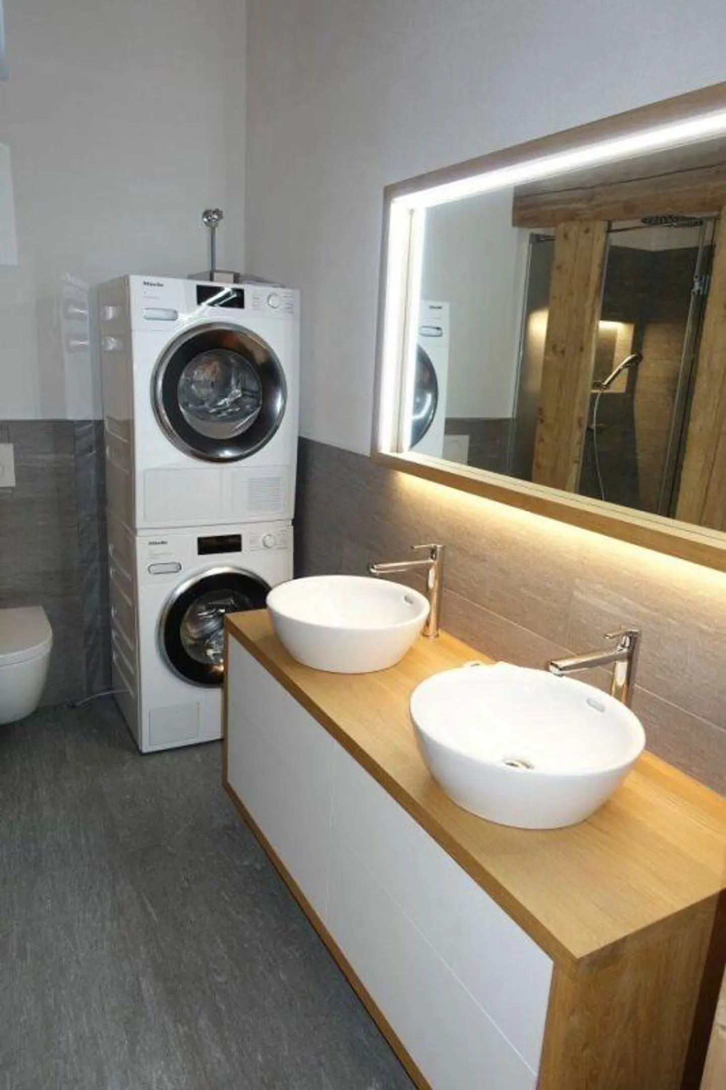 4.5-Zimmer-Wohnung Nr. 2 in einem historischen Zweifamilienhaus in Luven - Foto 5 von 6