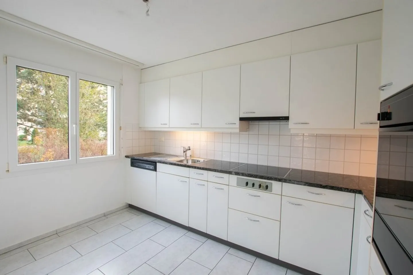 Ampio appartamento di 4,5 stanze in affitto in un quartiere tranquillo - Foto 4 di 10