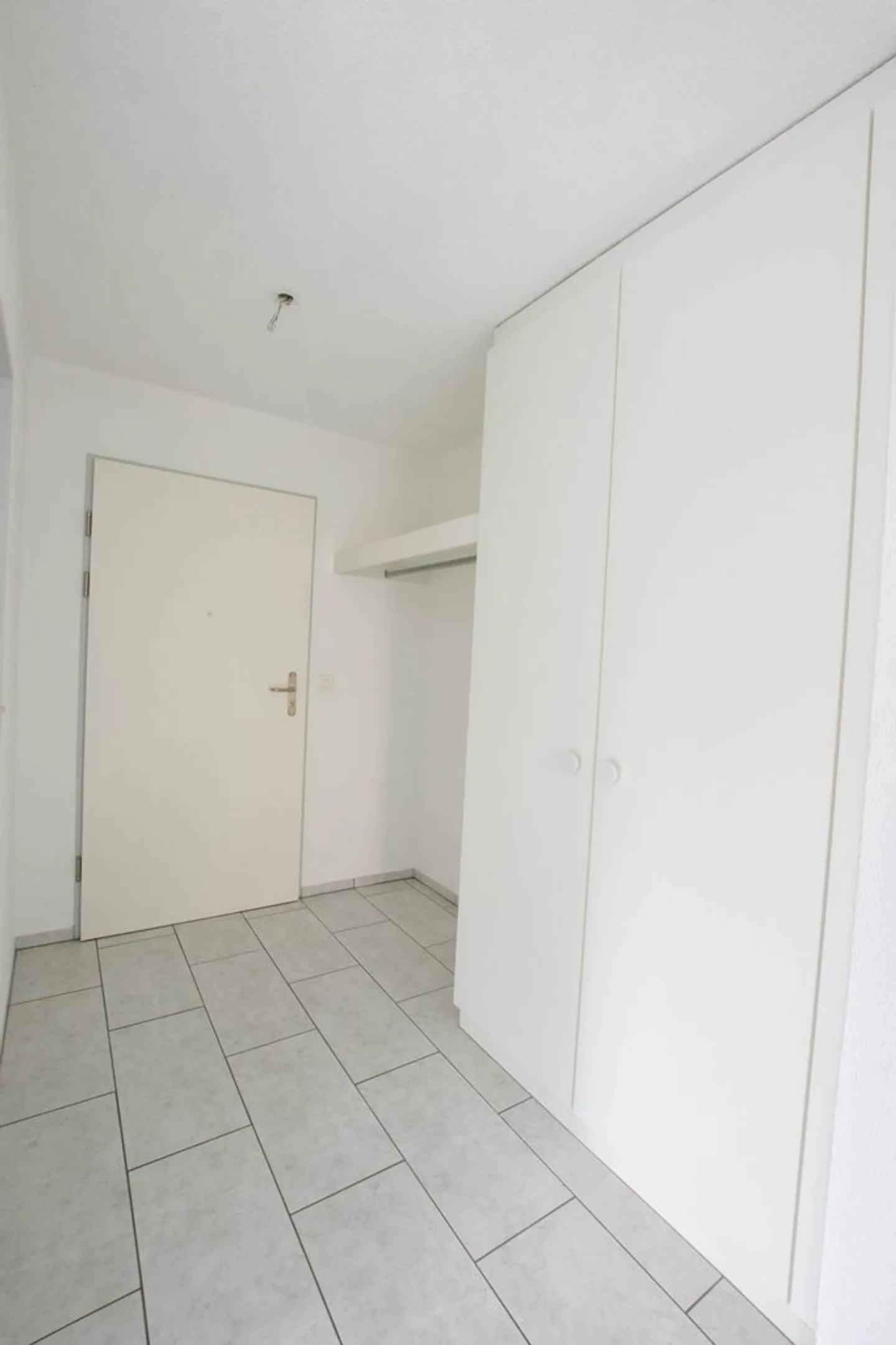 Ampio appartamento di 4,5 stanze in affitto in un quartiere tranquillo - Foto 6 di 10