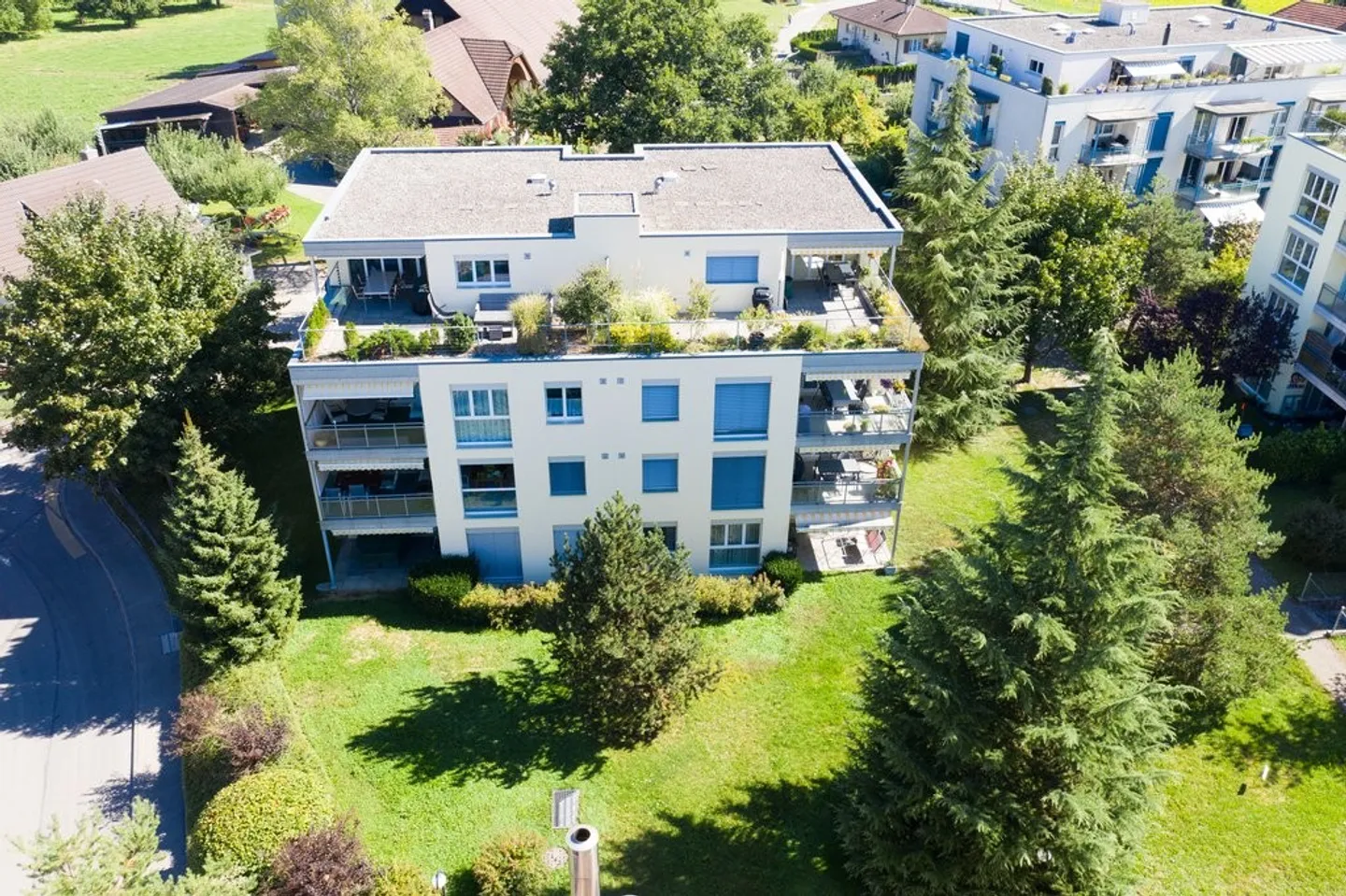 Ampio appartamento di 4,5 stanze in affitto in un quartiere tranquillo - Foto 10 di 10