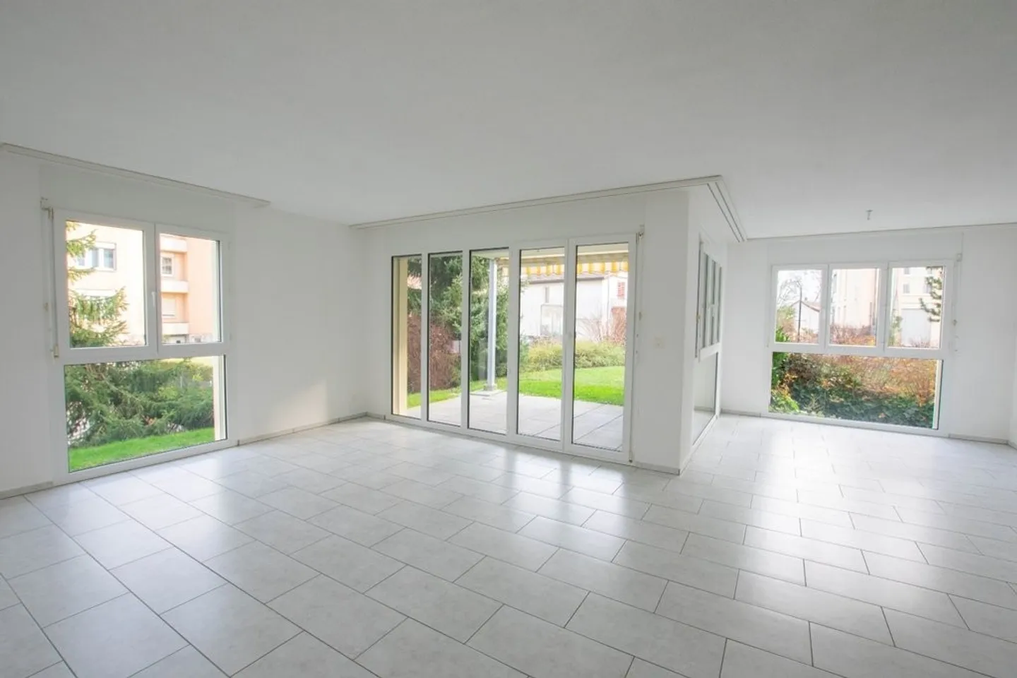 Ampio appartamento di 4,5 stanze in affitto in un quartiere tranquillo - Foto 1 di 10