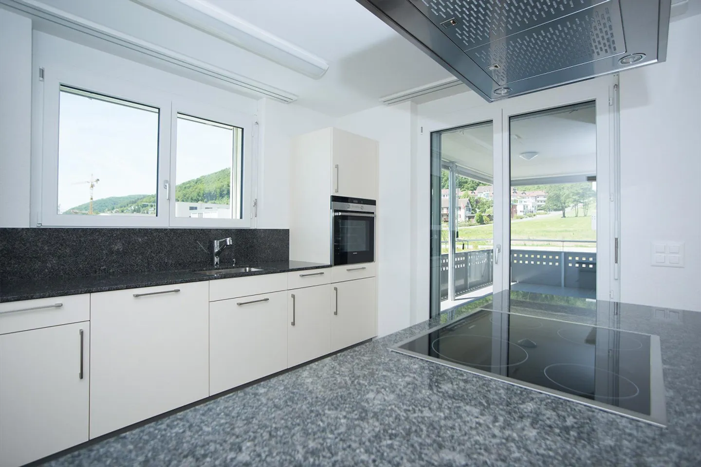 Moderne Wohnung mit Balkon - Foto 3 von 9