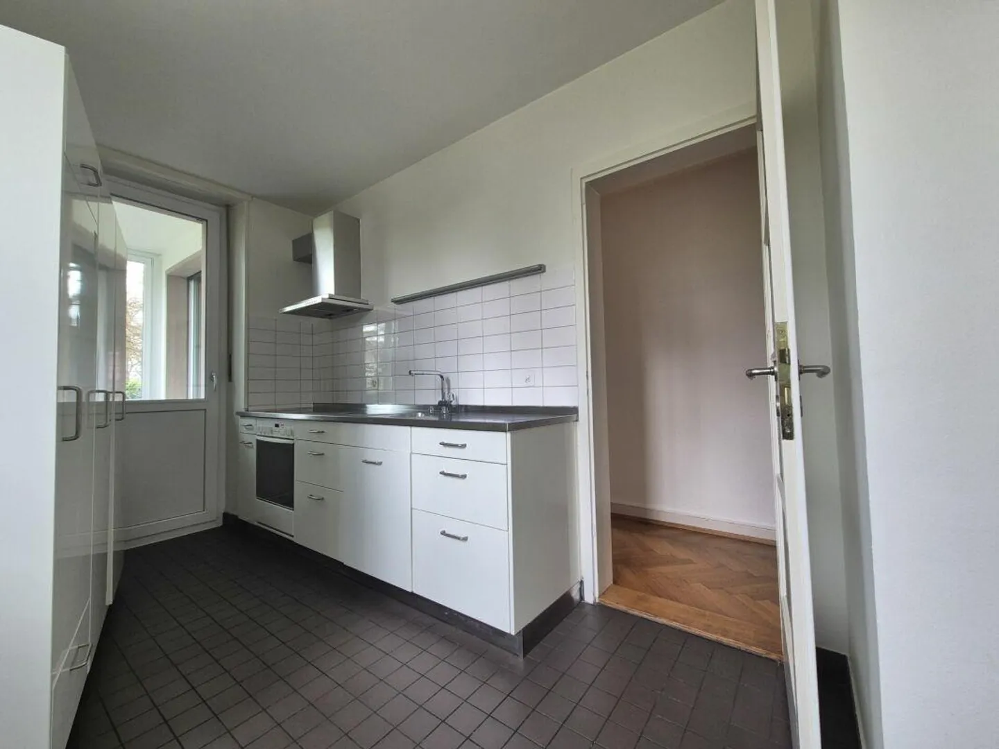 2-room apartment on the ground floor - Photo 3 of 9