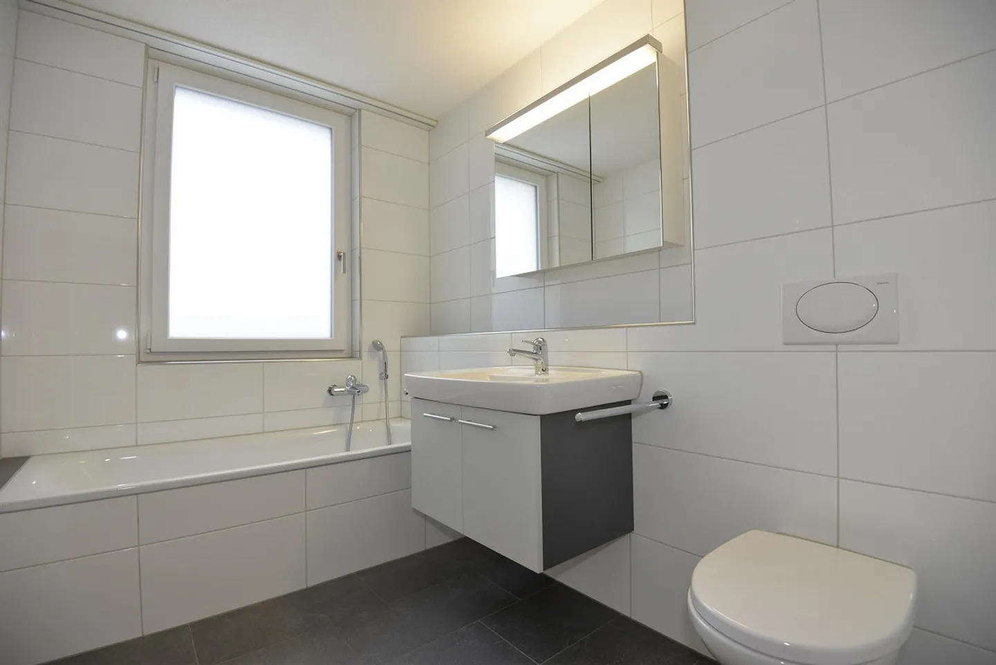 "More Space for Family Life - Modern Apartment in the Harmettlen Quarter" - Photo 9 of 11