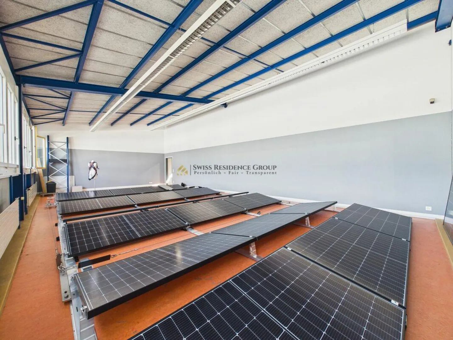 Espace commercial et de stockage moderne avec beaucoup de lumière naturelle - Photo 10 sur 22