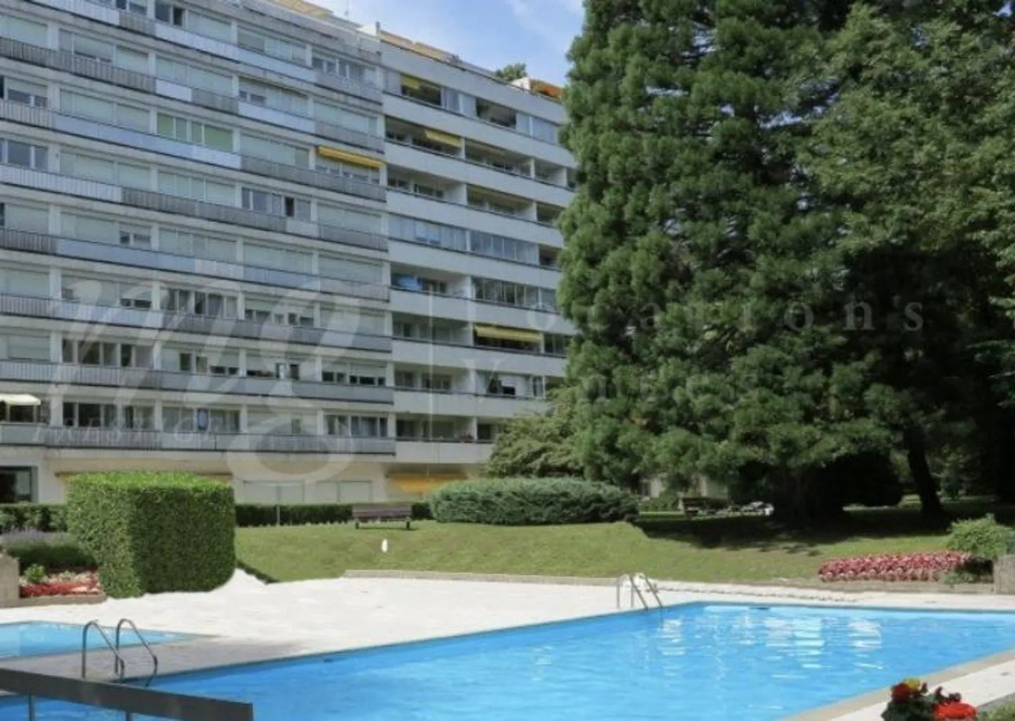 GRANDE APPARTAMENTO 4 STANZE - ARREDATO - CONTINUO CON 2 GRANDI BALCONI - PARCO - 2x PISCINE & SPA - Foto 1 di 3