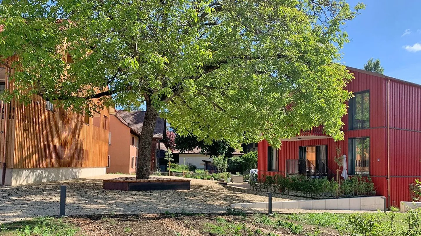 Appartement sous les combles 2.5 pièces "Im Chlooster" - (A 0.2.1) - Photo 2 sur 11