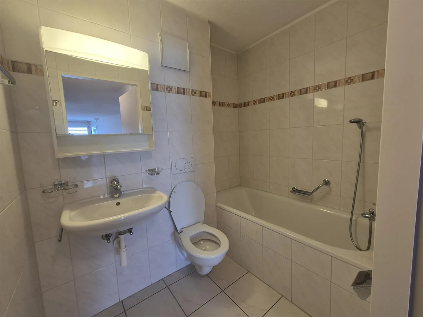 Appartement rafraîchi de 3,5 pièces, 5ème étage, env. 97  m2 - Photo 4 sur 5