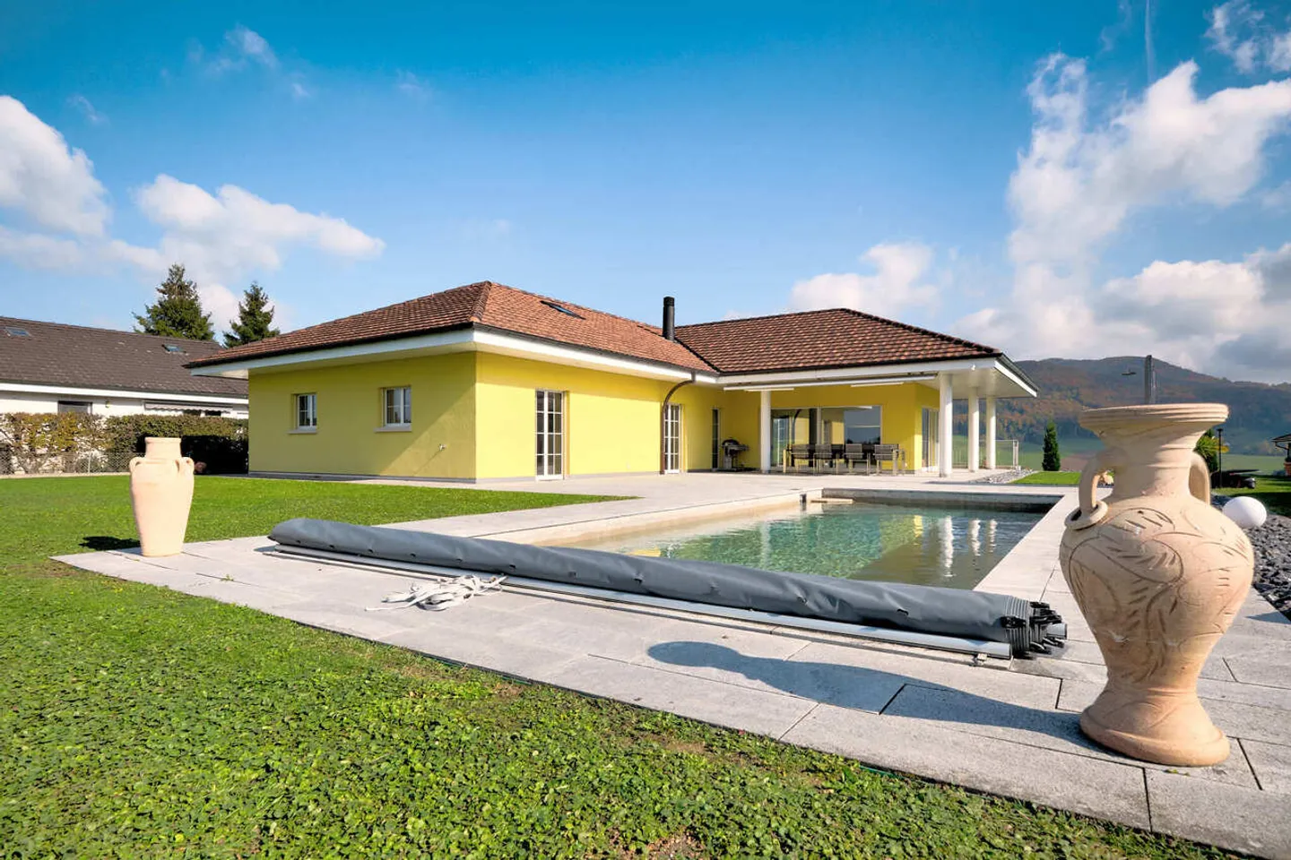 Ampia casa familiare con piscina - Foto 1 di 13