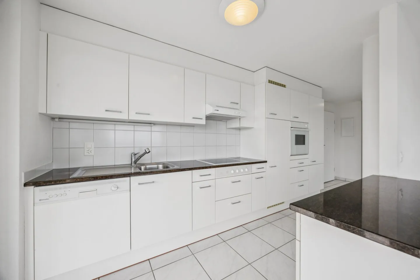 Charming condominium in a natural setting including parking space in the underground garage - Photo 4 of 14