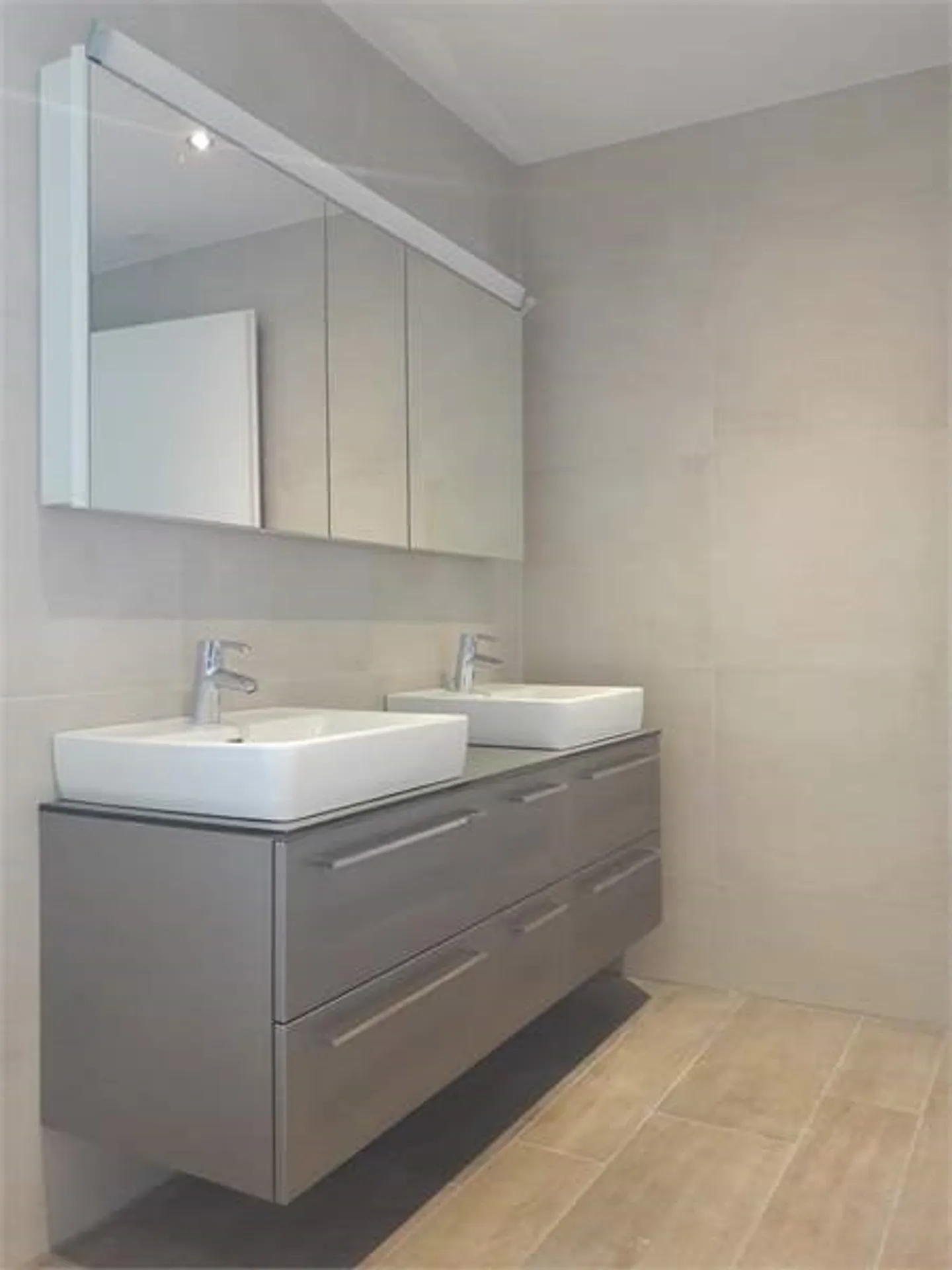 4,5 pièces (128m2) avec terrasse et belle vue - Photo 3 sur 24