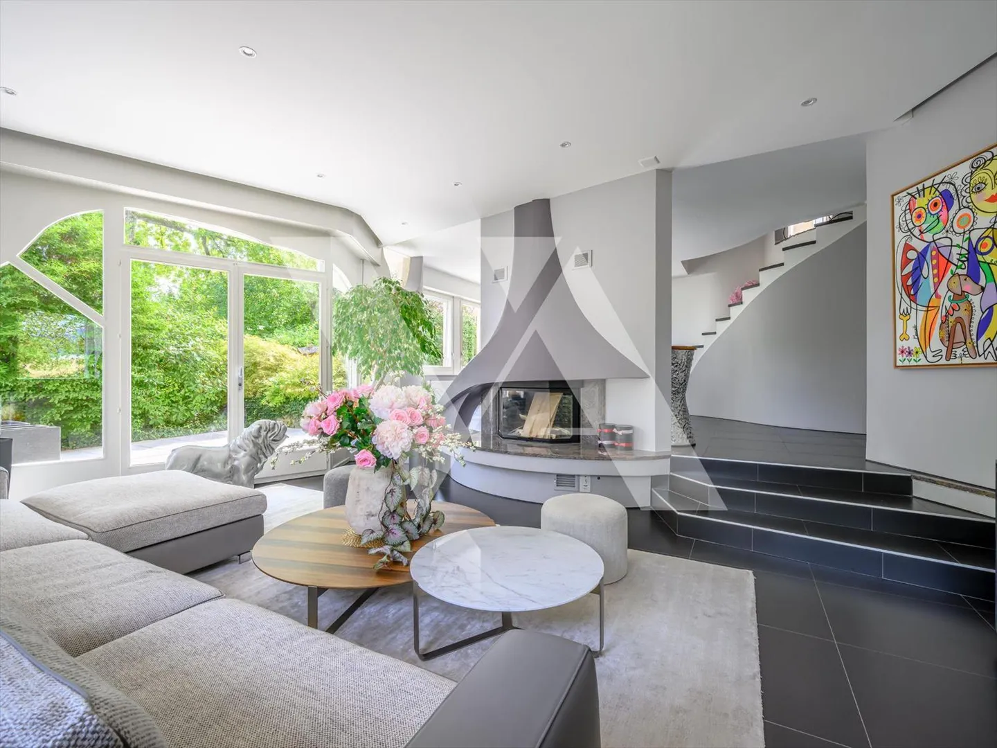 For sale - Superb architect-designed villa with swimming pool - Photo 2 of 11