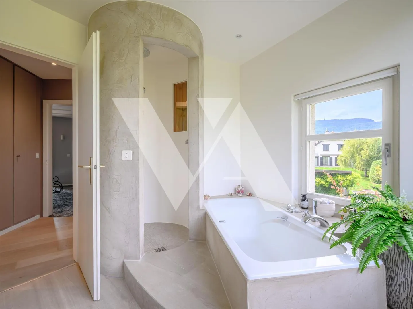 For sale - Superb architect-designed villa with swimming pool - Photo 8 of 11