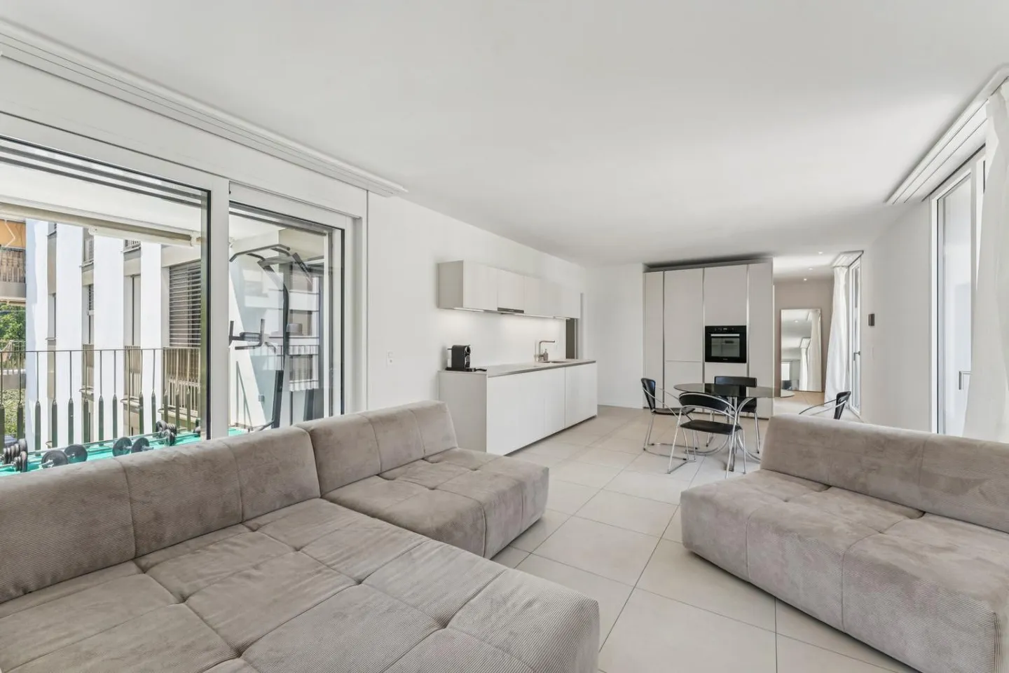 Appartamento con 3,5 stanze e balcone - Foto 1 di 13