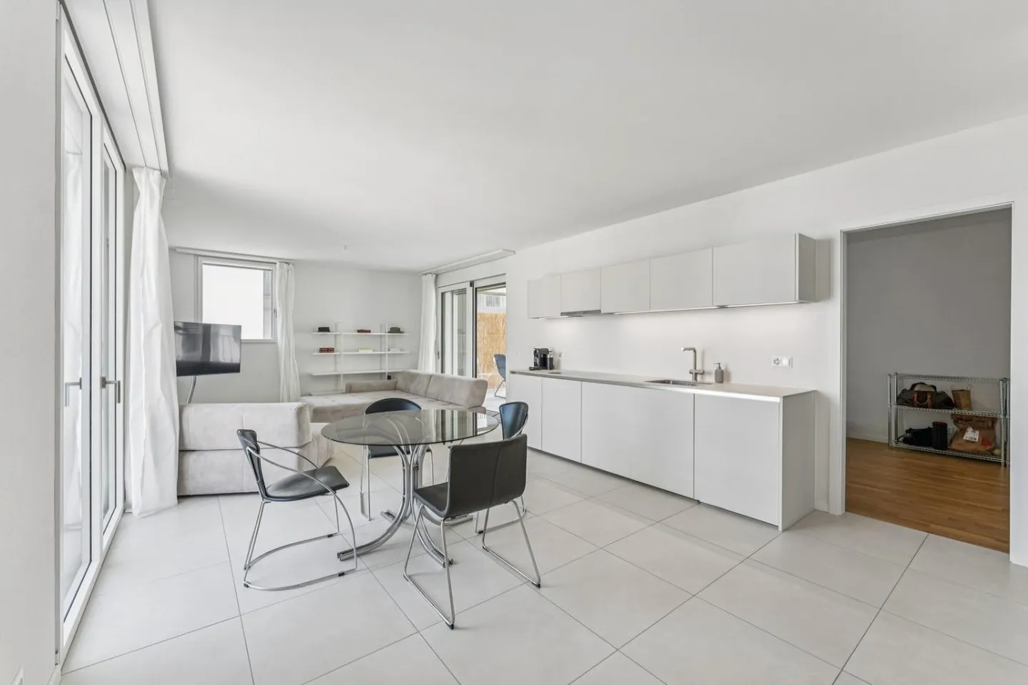 Appartamento con 3,5 stanze e balcone - Foto 3 di 13