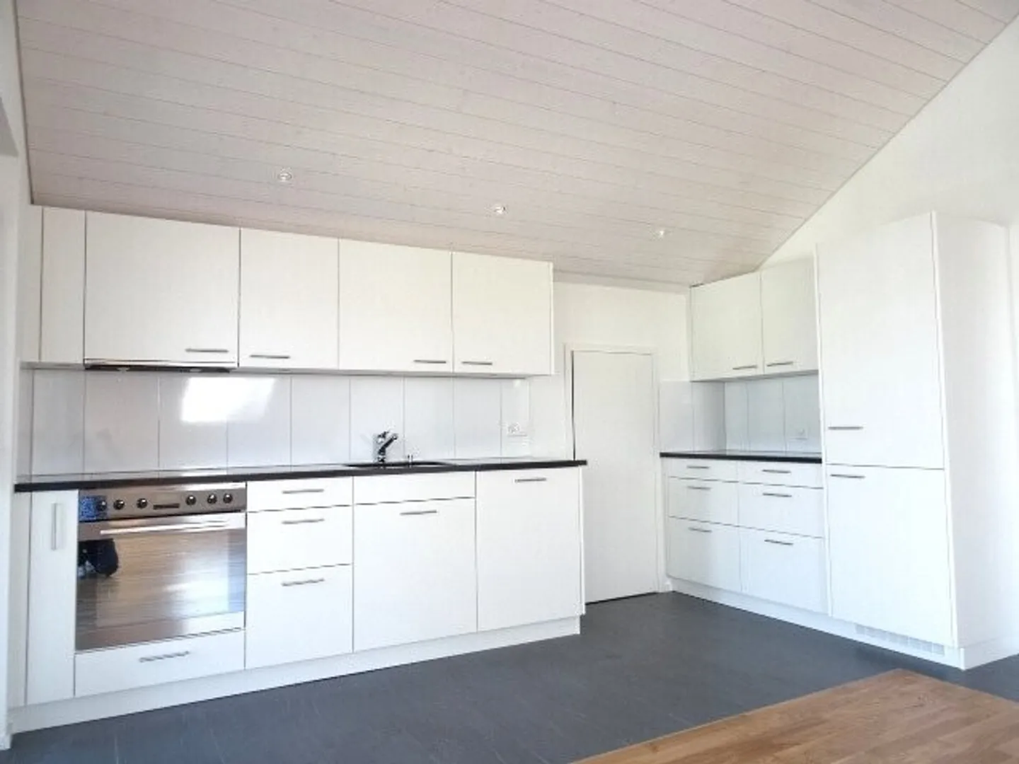 Superbe appartement de 2,5 pièces au dernier étage / 4ème étage de 47 m² avec balcon - Photo 2 sur 11