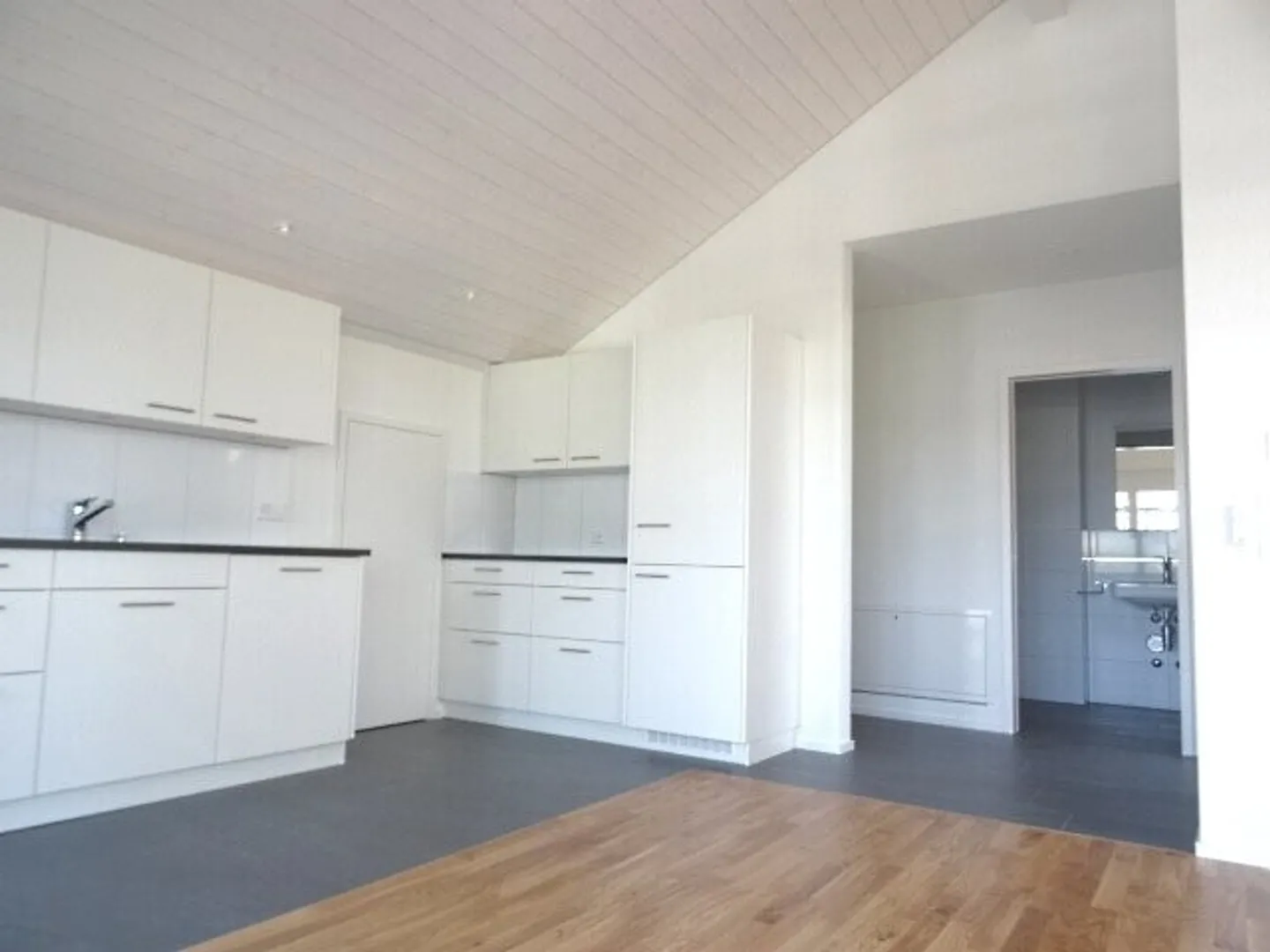 Superbe appartement de 2,5 pièces au dernier étage / 4ème étage de 47 m² avec balcon - Photo 3 sur 11