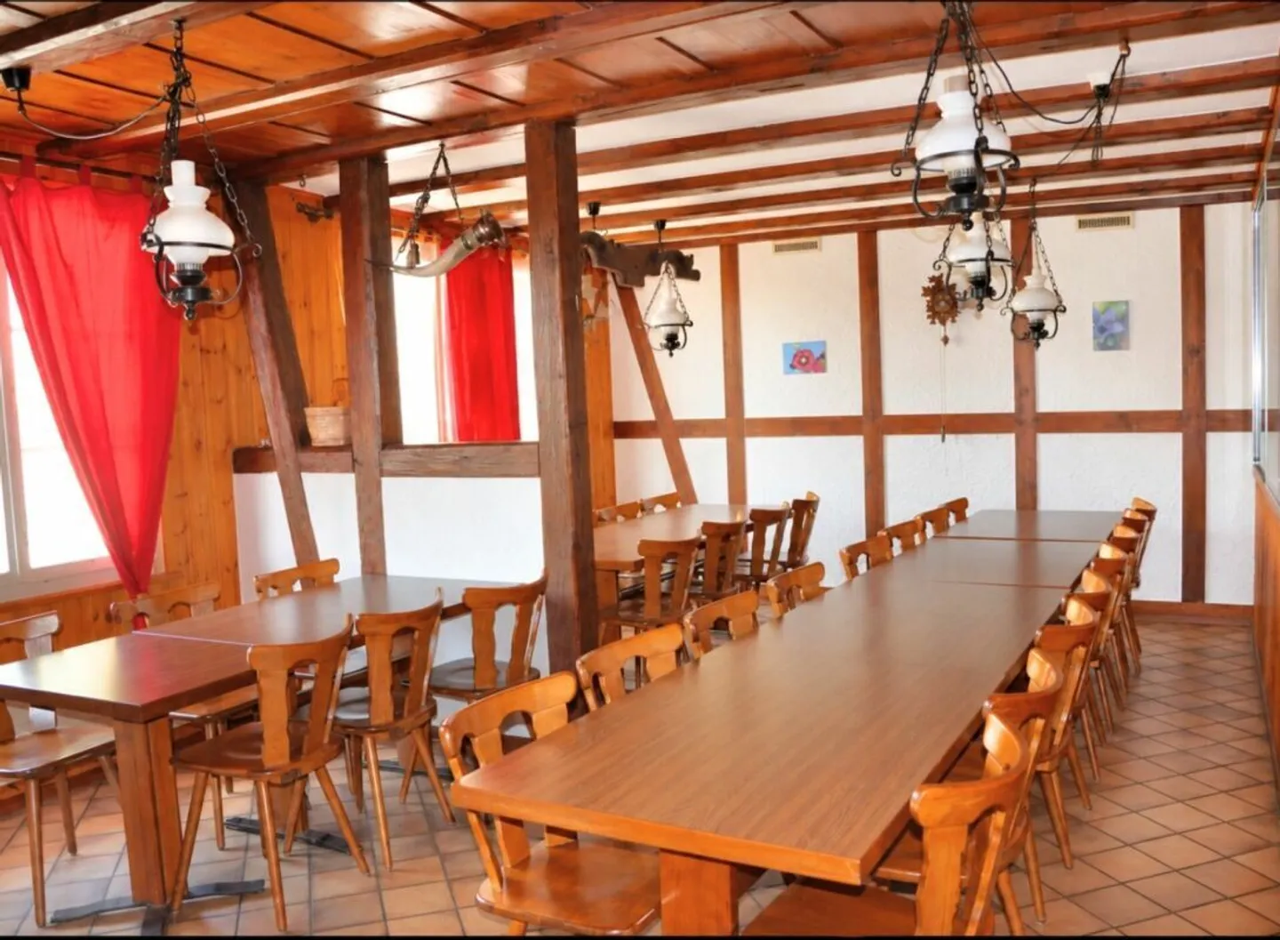Versatile residential and commercial building with restaurant, hall, and two apartments in Mülchi - Photo 3 of 13