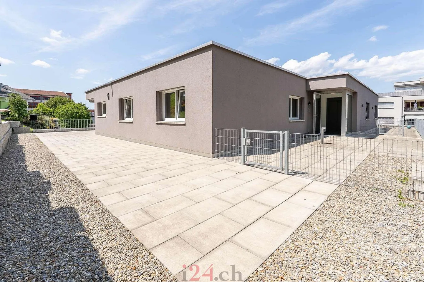 Helle Attikawohnung mit Terrasse - Foto 4 von 11