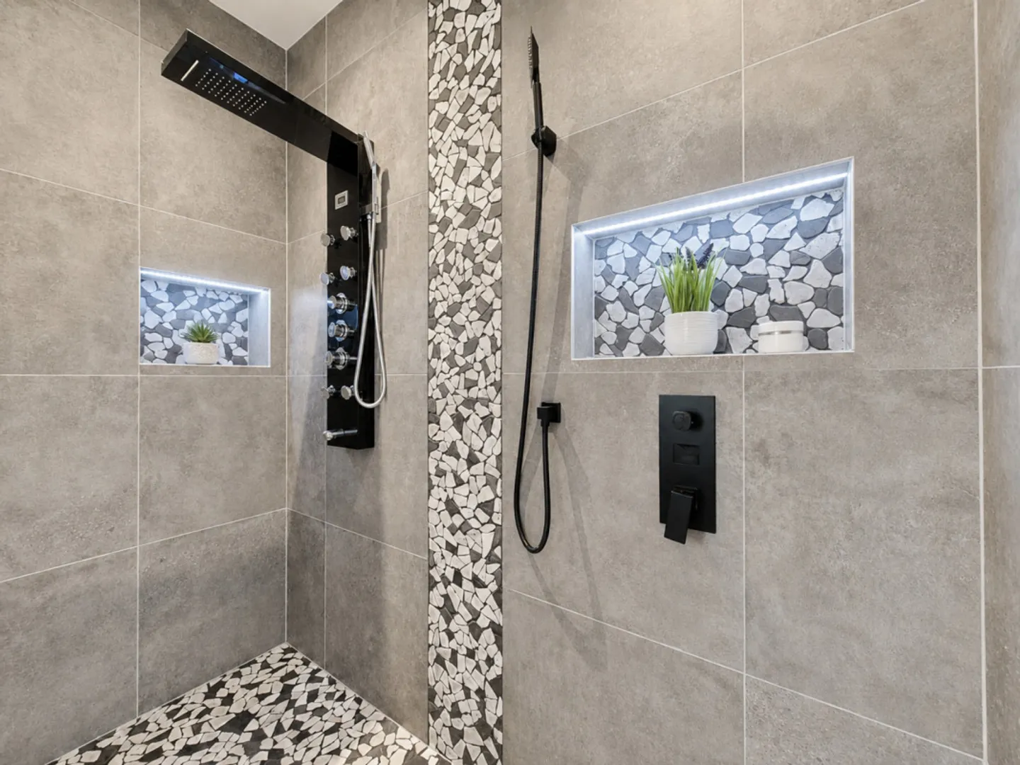 EXCEPTIONAL SEMI-DETACHED VILLA IN THE HEART OF BEX - Photo 11 of 12