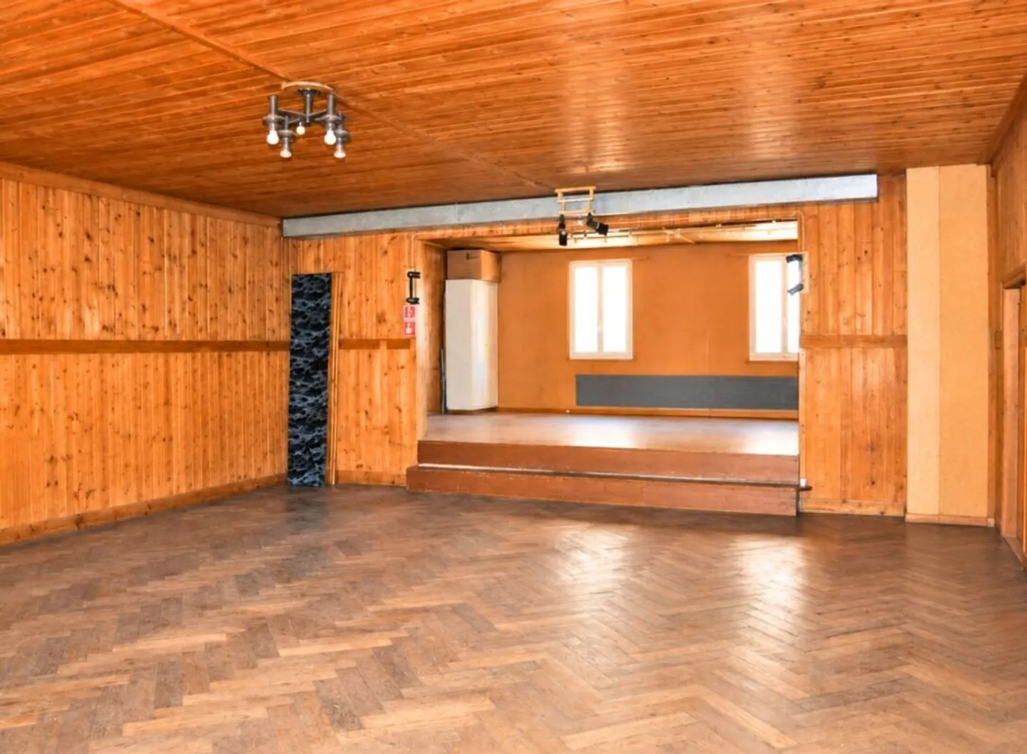 Versatile residential and commercial building with restaurant, hall, and two apartments in Mülchi - Photo 4 of 13
