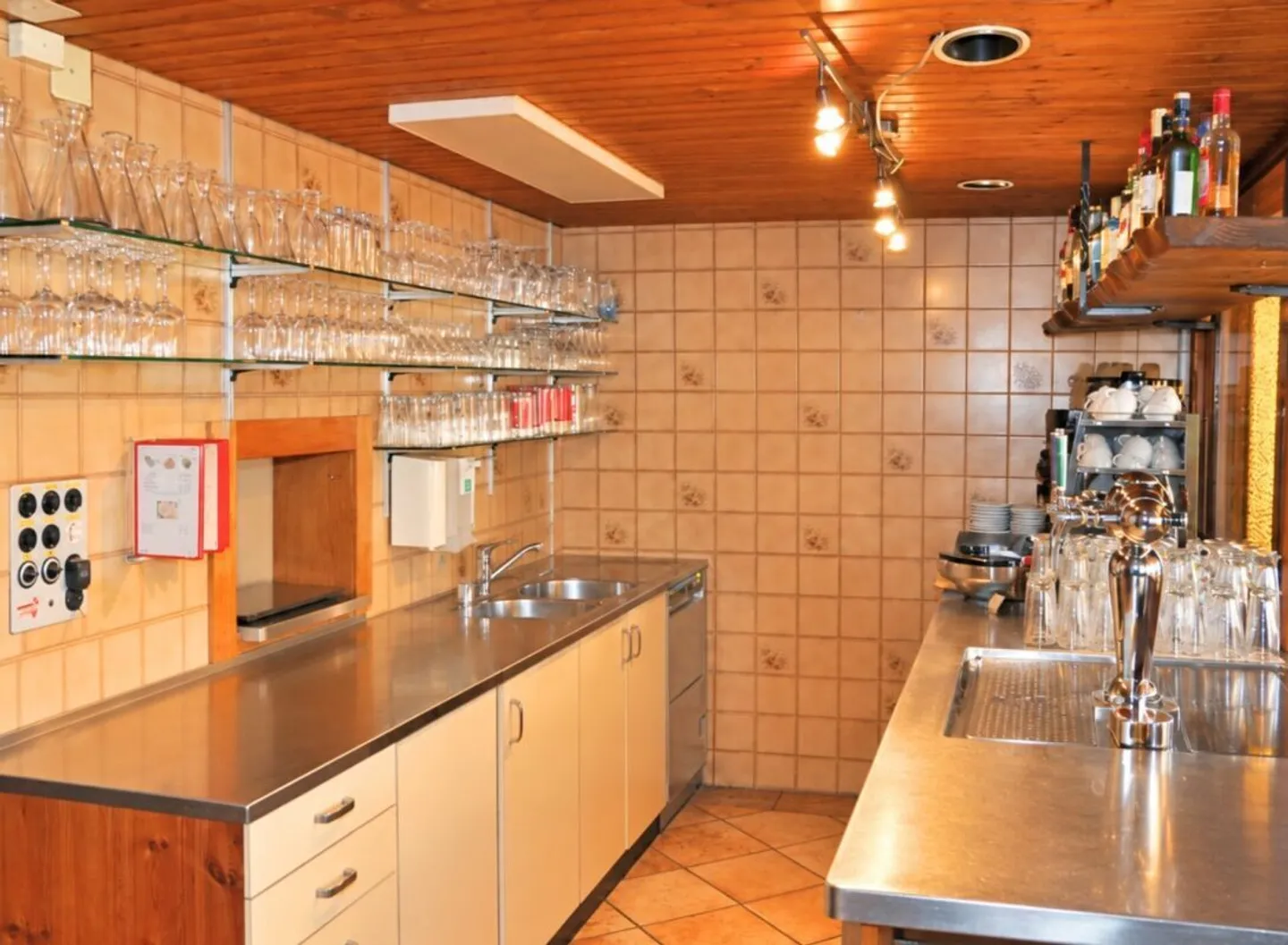 Versatile residential and commercial building with restaurant, hall, and two apartments in Mülchi - Photo 6 of 13