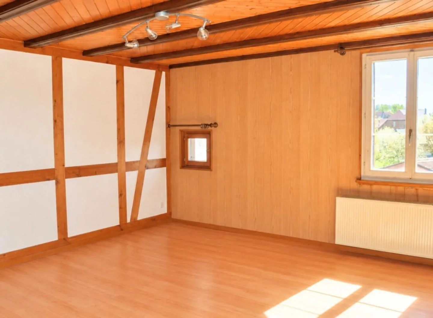 Versatile residential and commercial building with restaurant, hall, and two apartments in Mülchi - Photo 8 of 13