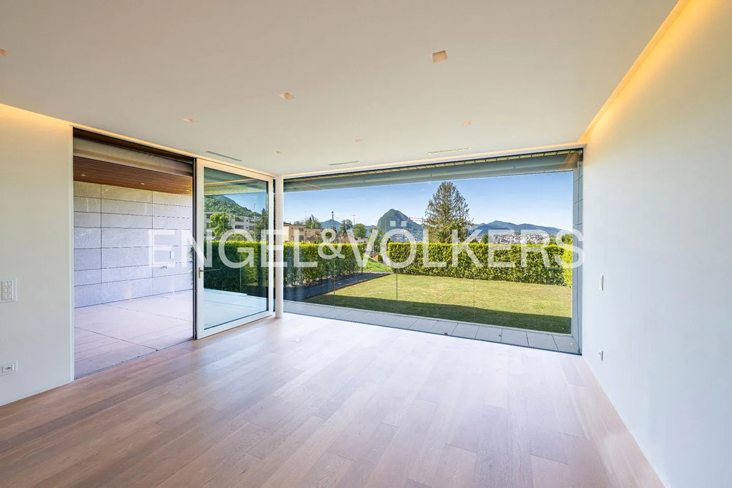 Modern apartment in a quiet residential area - Photo 2 of 14
