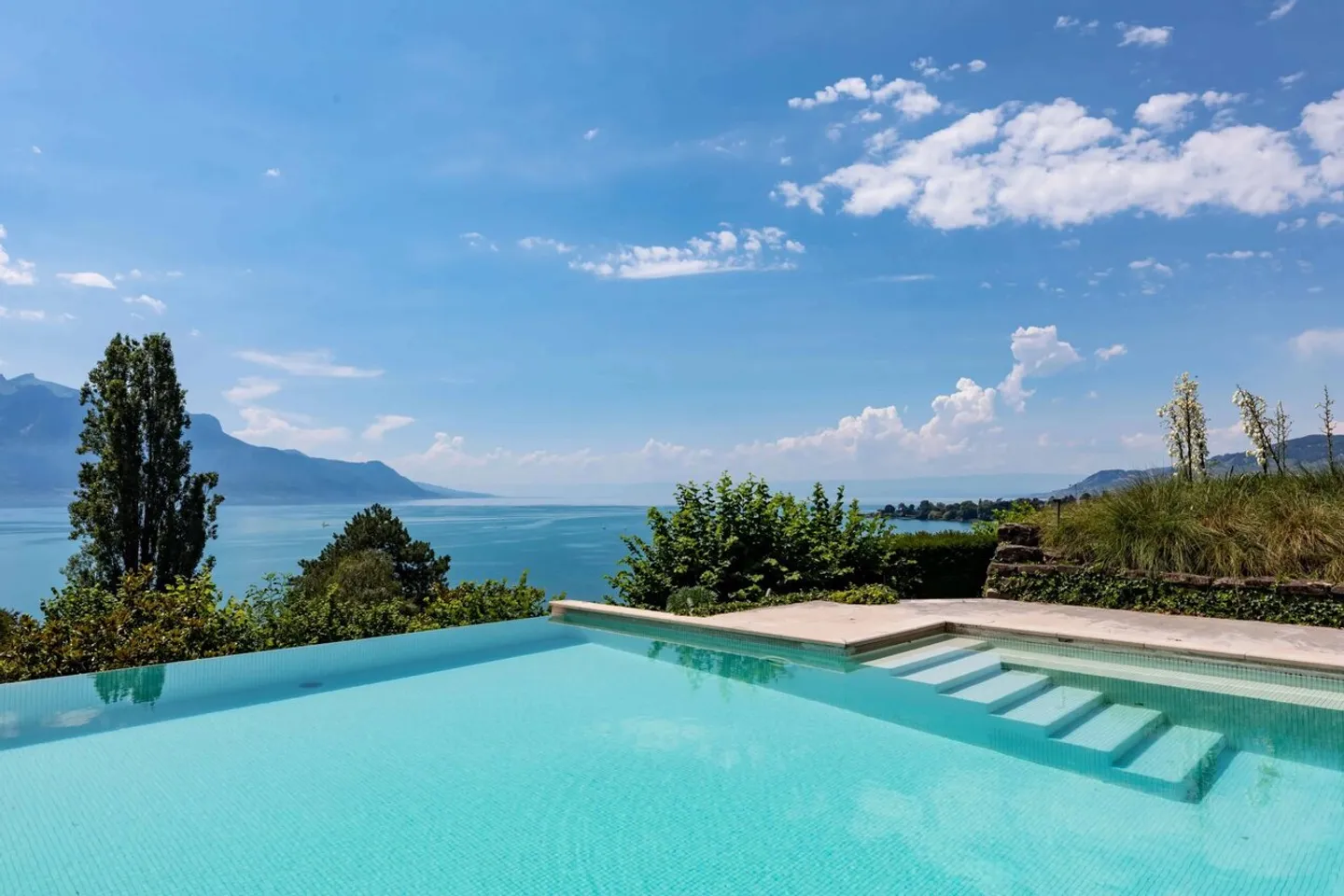 Magnificent property with 12 rooms and outdoor pool - Photo 1 of 13