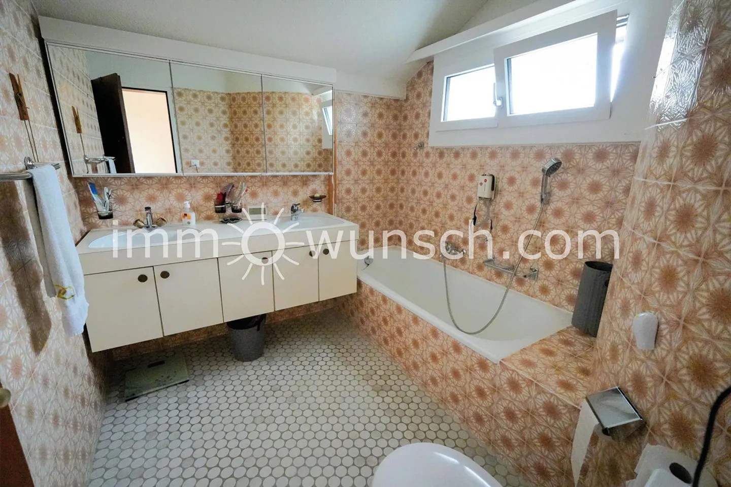 Spaziosa casa unifamiliare di 5 ½ locali - Foto 4 di 13