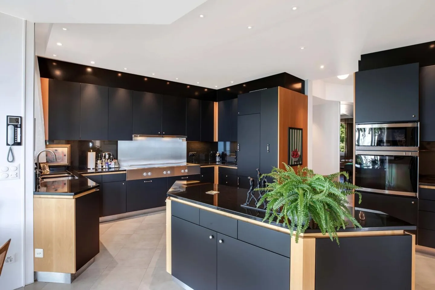 Magnificent property with 12 rooms and outdoor pool - Photo 6 of 13