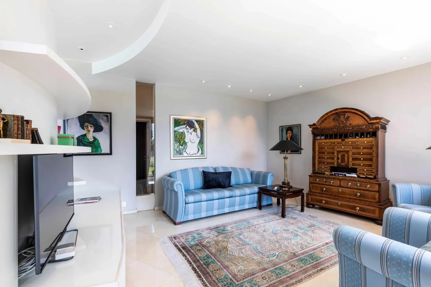 Magnificent property with 12 rooms and outdoor pool - Photo 8 of 13