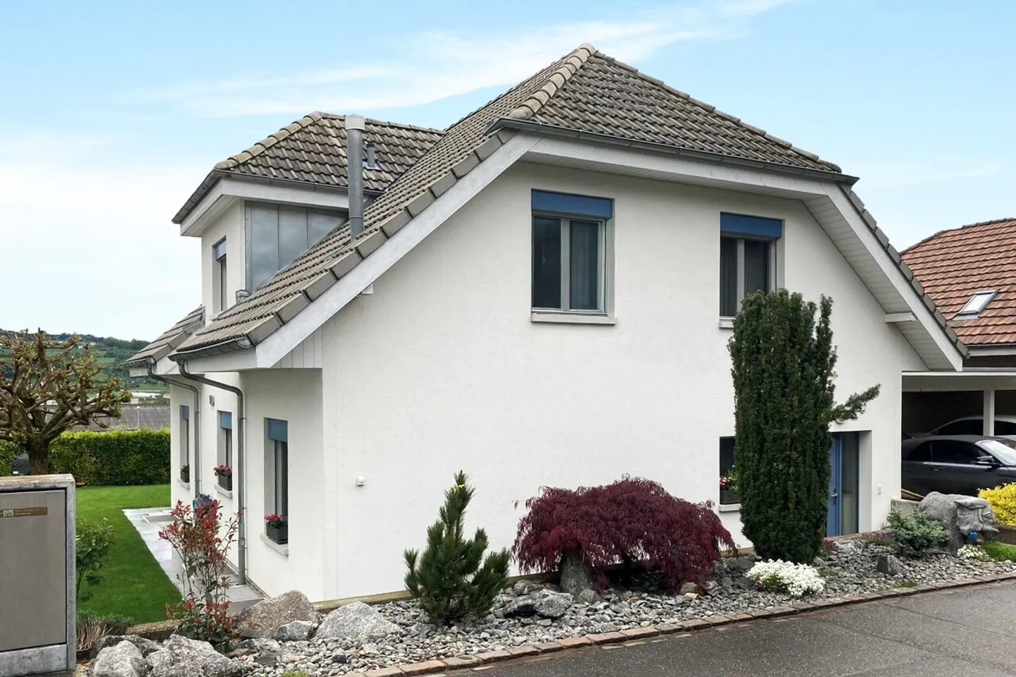 Family dream with 6.5 rooms in a preferred residential area - Photo 1 of 9