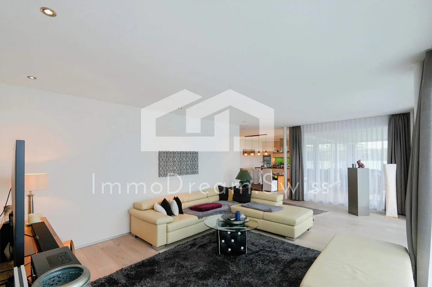 Modern 5-Room Apartment with Lake View - Photo 3 of 13