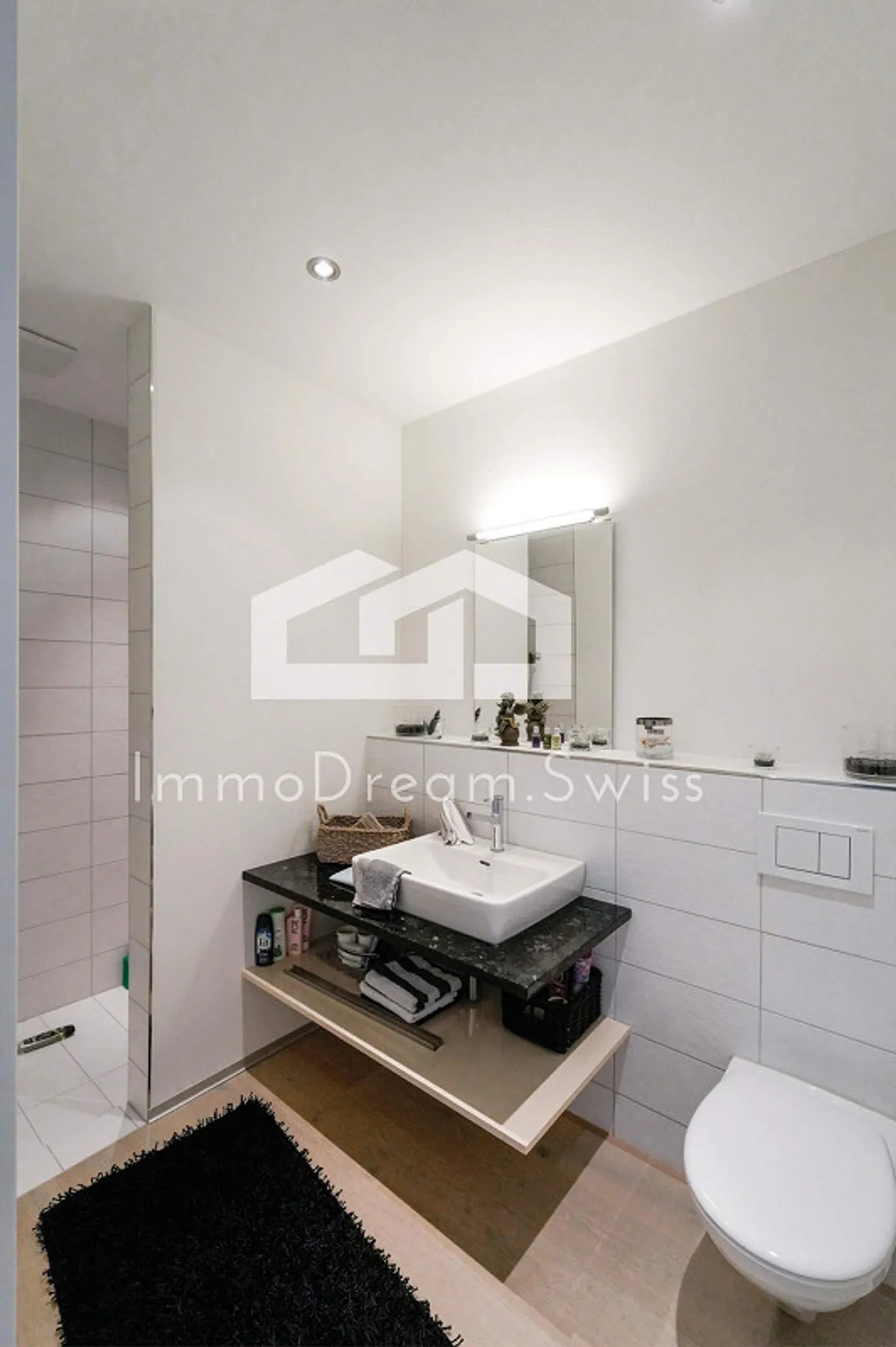 Modern 5-Room Apartment with Lake View - Photo 7 of 13
