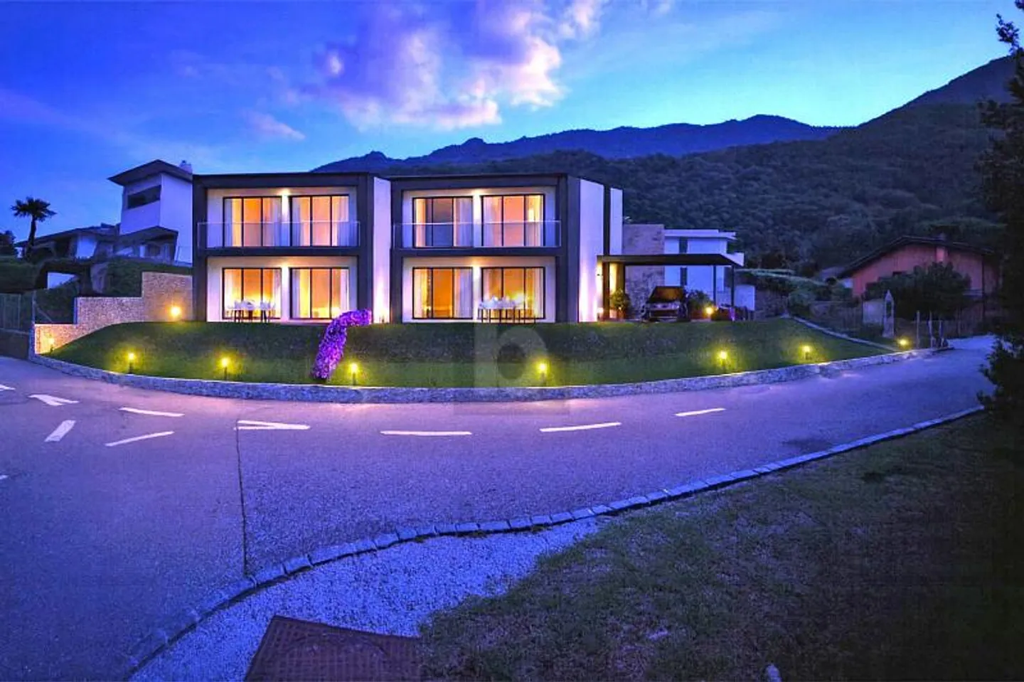 SUNNY AND MODERN, NEW BUILD - Photo 1 of 3